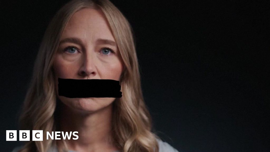 Оцелелите от починалия Епщайн на сексуалния престъпник Джефри се появиха