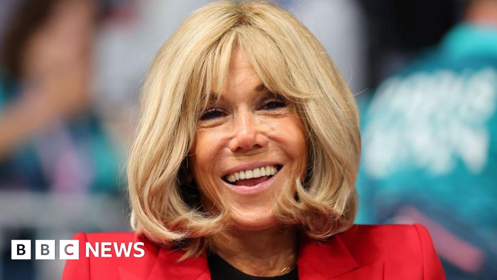 Two women guilty of slandering Brigitte Macron