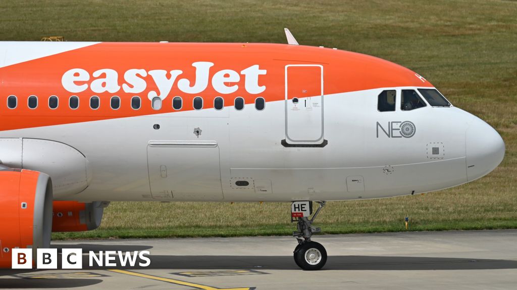 EasyJet pilot suspended after drunk and naked incident