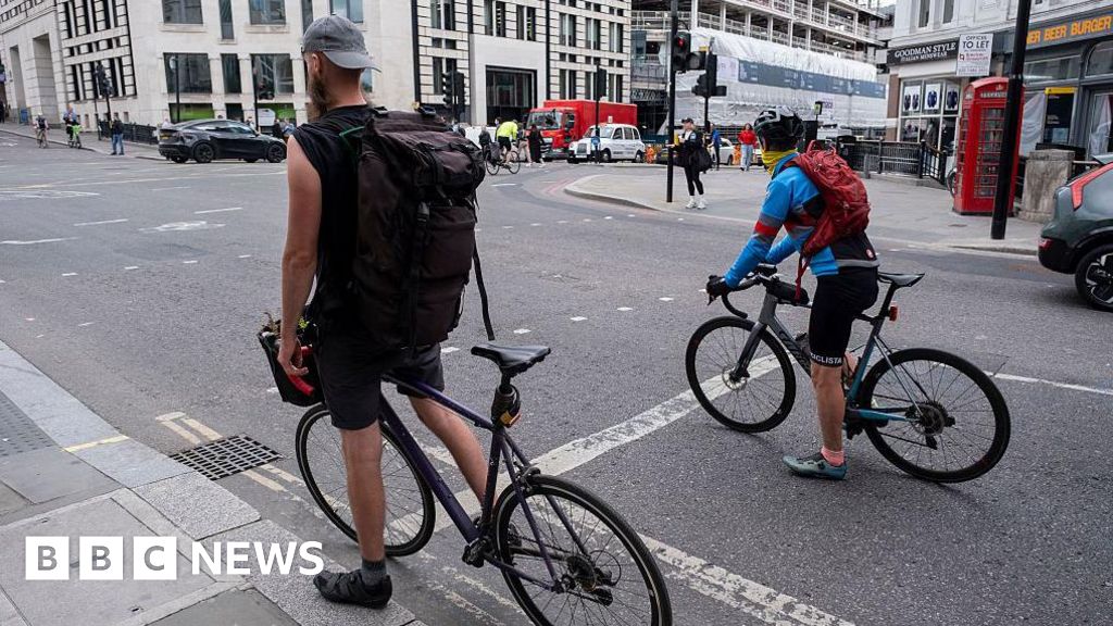 City of London to examine tougher cycling fines