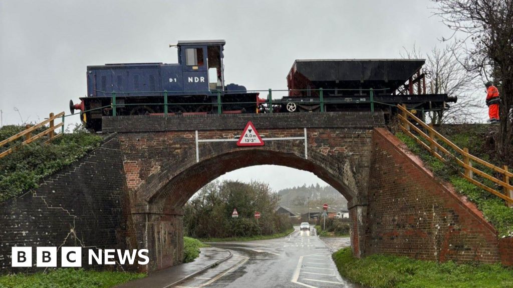 First locomotive crosses rail bridge at Shillingstone since 1966