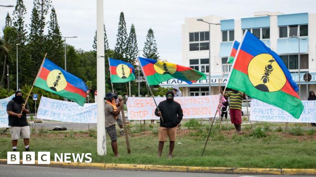 New Caledonia: Violence flares up after France detains activists