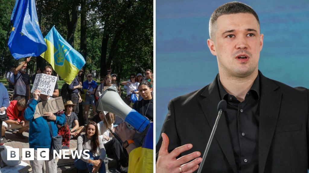 Ukraine's ex-defence minister calls for wartime elections