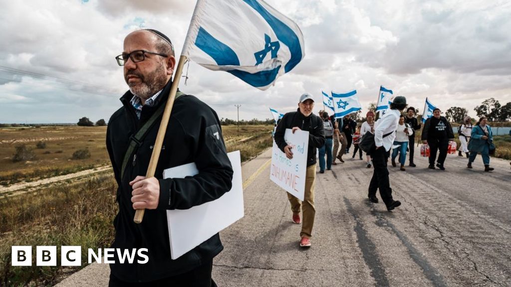 Израелски активисти се борят за конвои с помощ към Газа