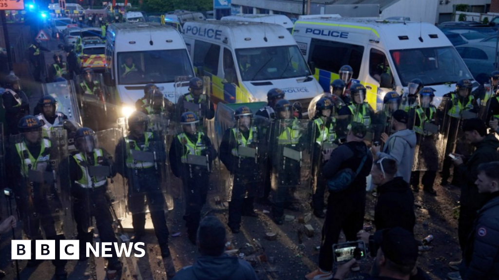 Violent Clashes Erupt as Protesters Target Southampton Police Station