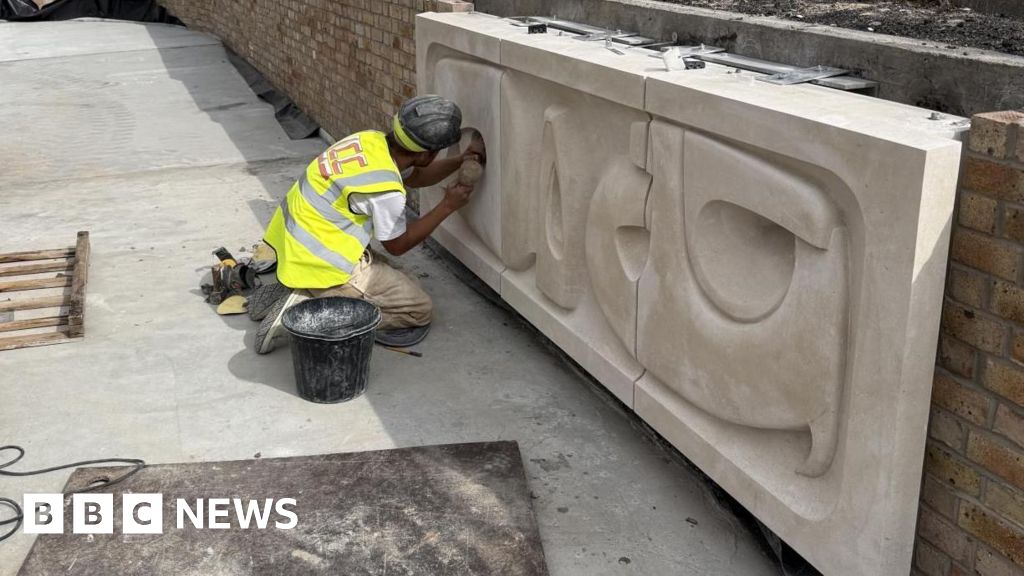 Replica of missing artwork installed in Hull's Queen's Gardens