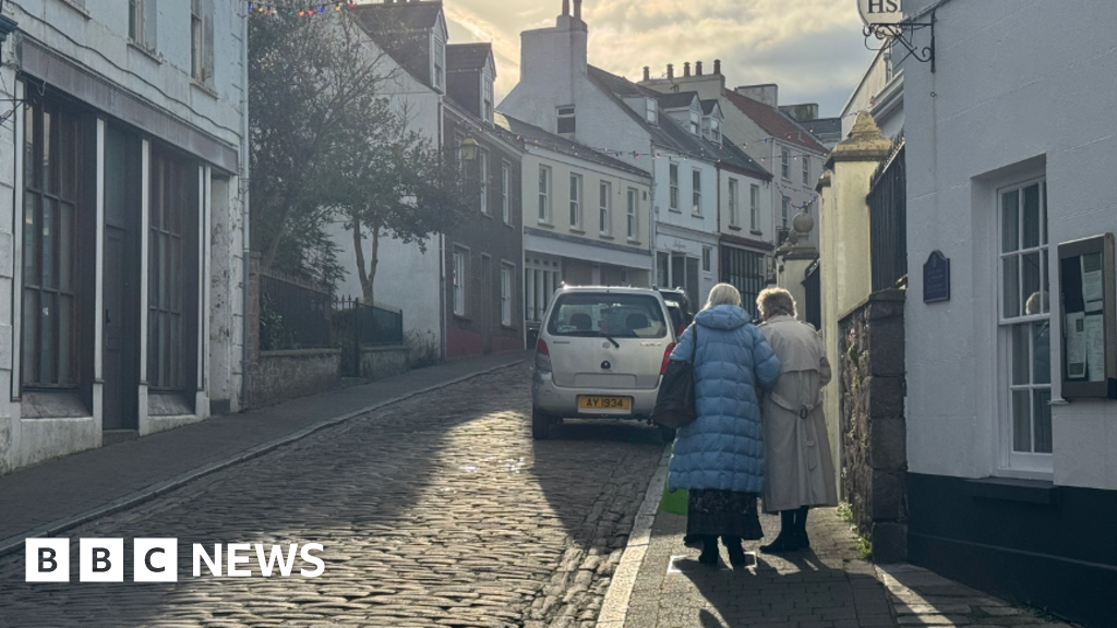 Alderney menghadapi ‘masalah besar’ seiring bertambahnya usia populasi