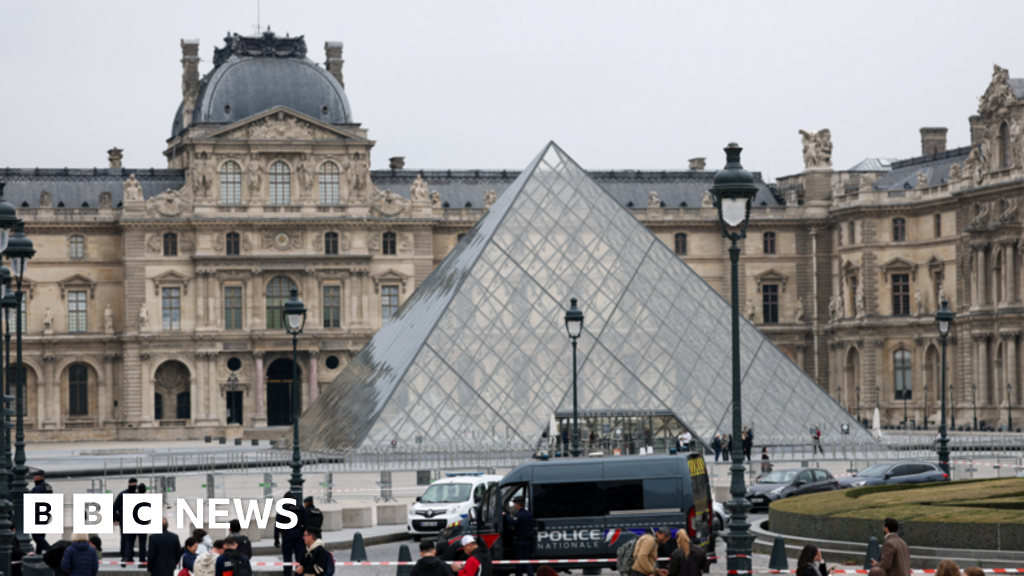 Louvre heist carried out by petty criminals, prosecutor says