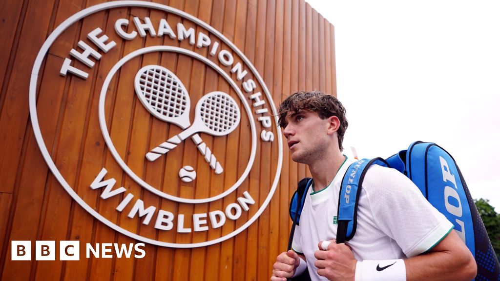 Jack Draper: The Sutton-born tennis star playing at Wimbledon – BBC News