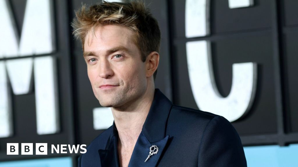 Robert Pattinson tentang Bekerja dengan Direktur Mickey 17 Bong Joon-Ho