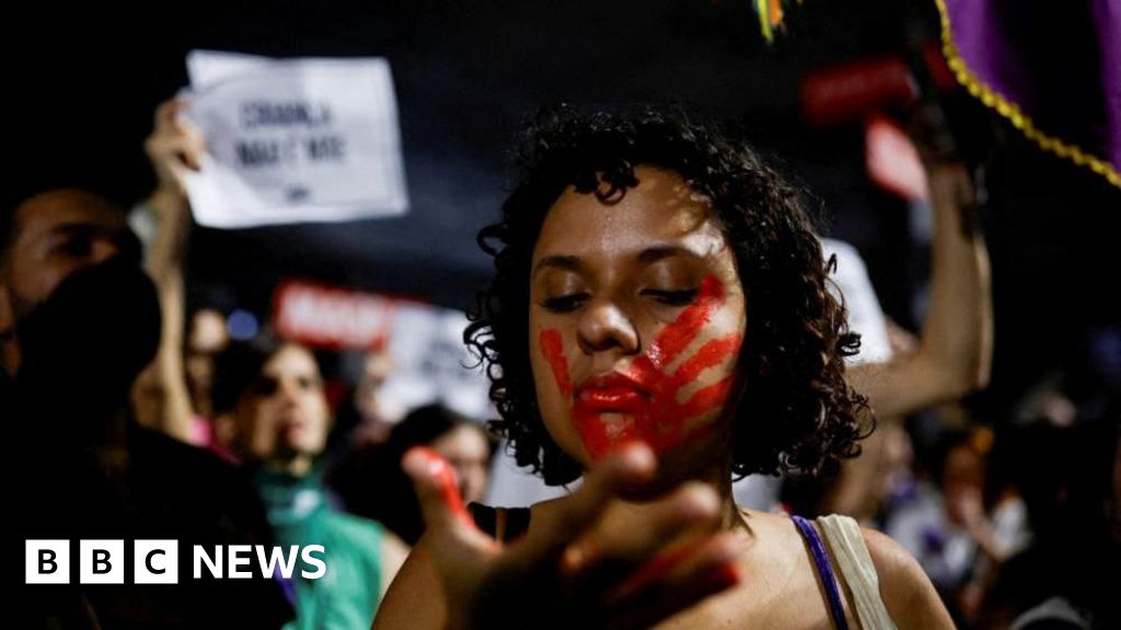 Протести в Бразилия срещу предизвикващия разногласия закон за абортите