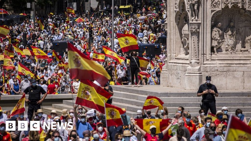 Madrid protests: Thousands rally against Catalan pardons