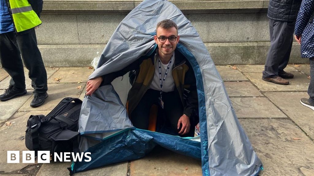 Camping on concrete: My 30-hour wait to see Queen’s coffin