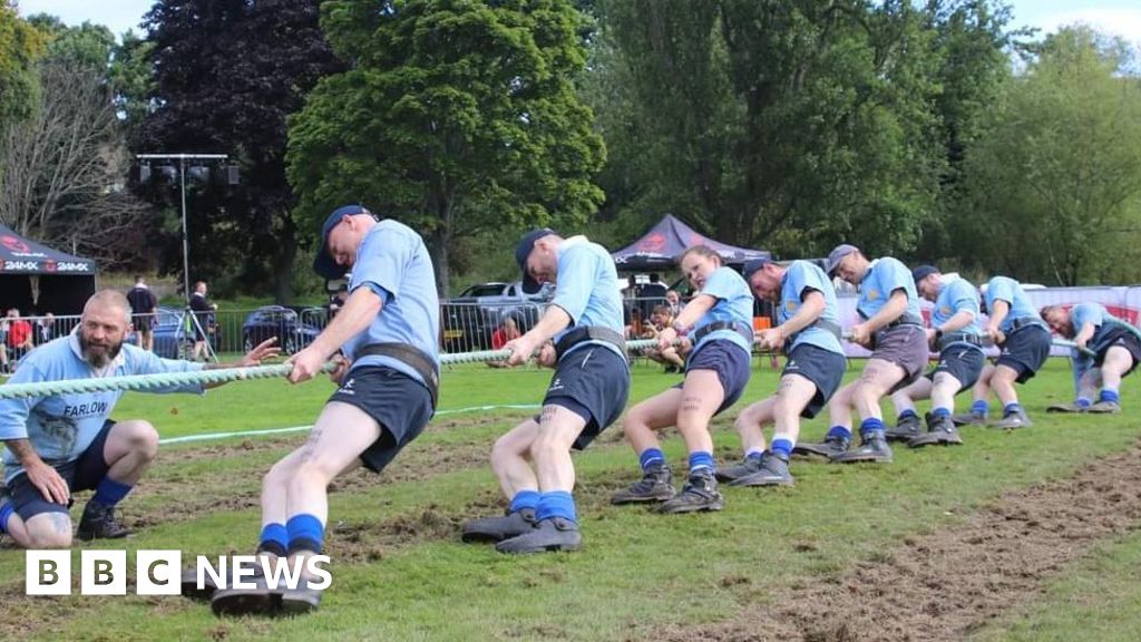 Tug of store war contest