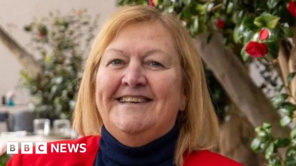 Businesswoman died after intestine twist - inquest