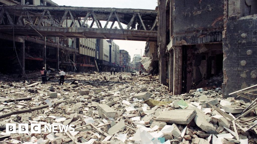 Manchester IRA Bomb: Terror Blast Remembered 20 Years On - BBC News