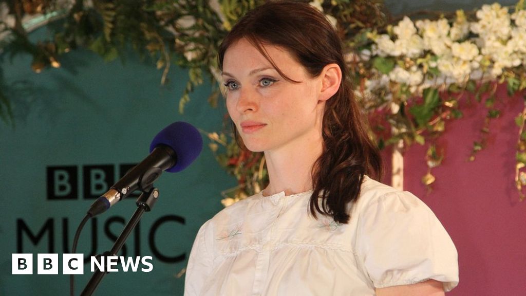 Sophie Ellis Bextor Recovering At Home From Bike Crash Bbc News