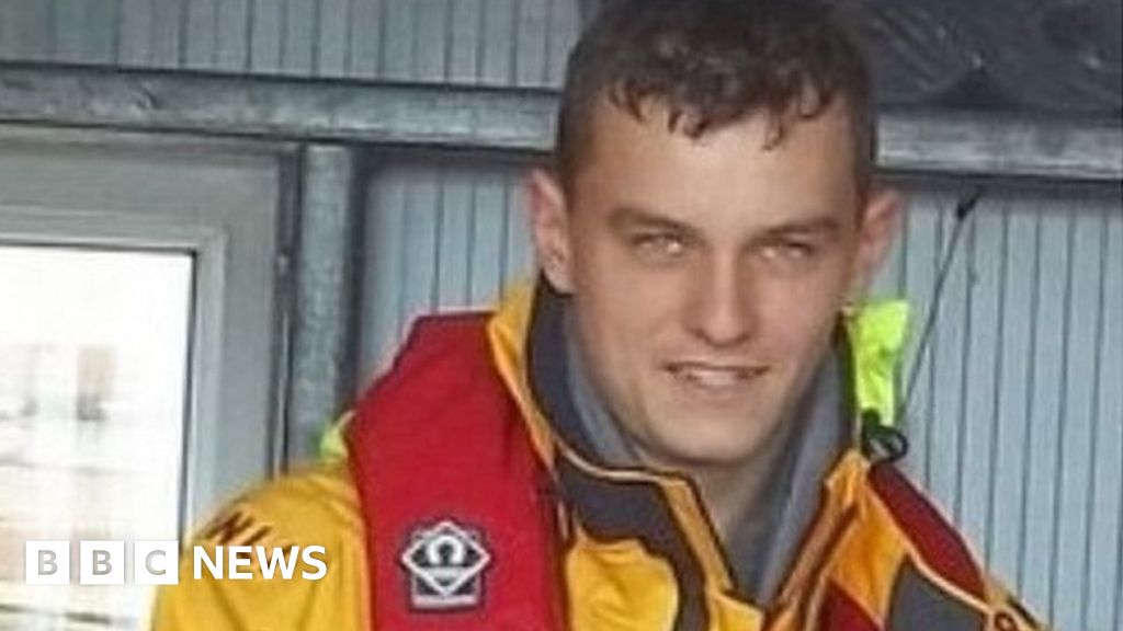 Arranmore: Leigh Early dies after car slips off pier