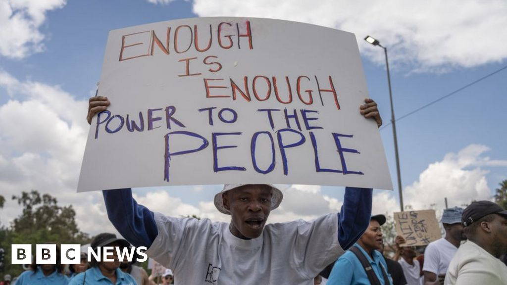 Kgosincho Ramukjuba: Sudáfrica nombra un nuevo ministro para abordar la crisis eléctrica