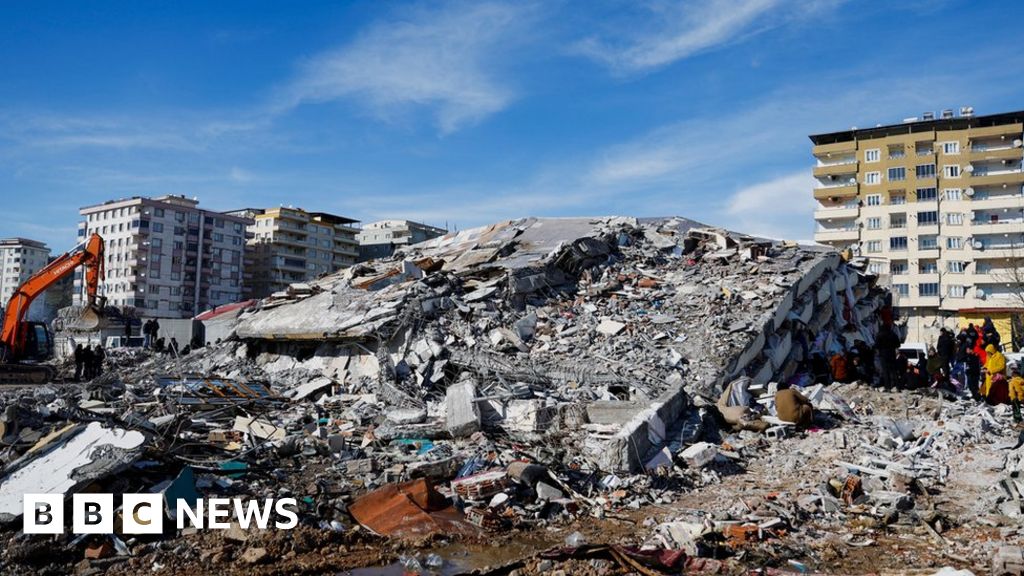 School in a Bag charity raises target for earthquake children - BBC News