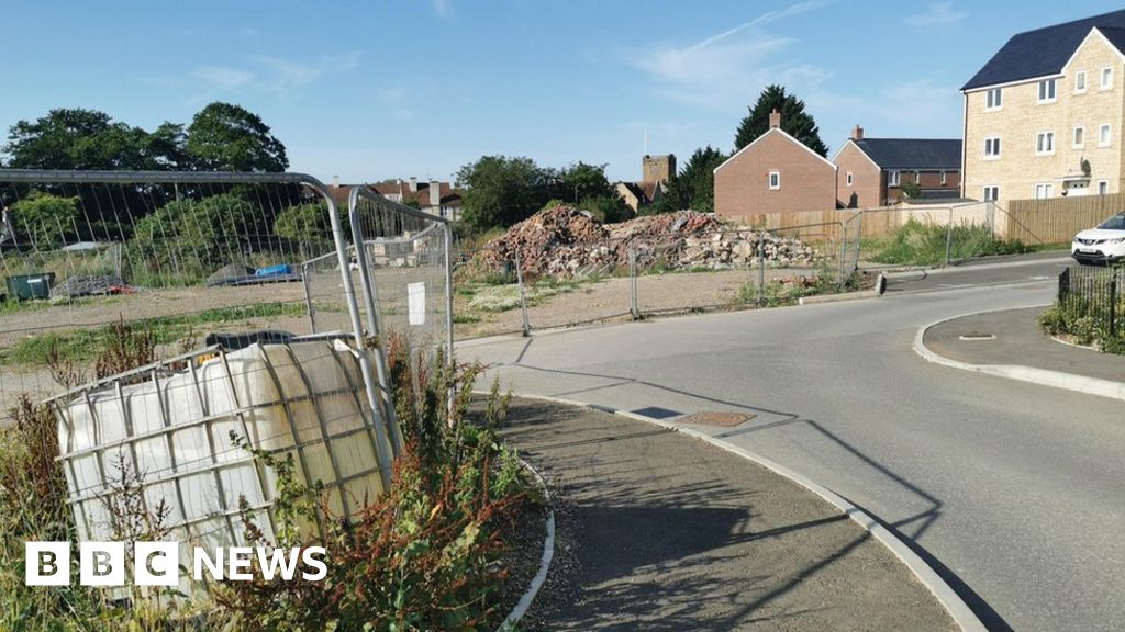 Sherborne Persimmon Corelli estate residents want more developer support BBC News