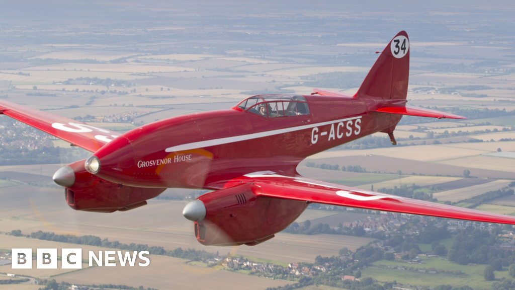 Comet Racer Returns To Hatfield For De Havilland Anniversary Bbc News