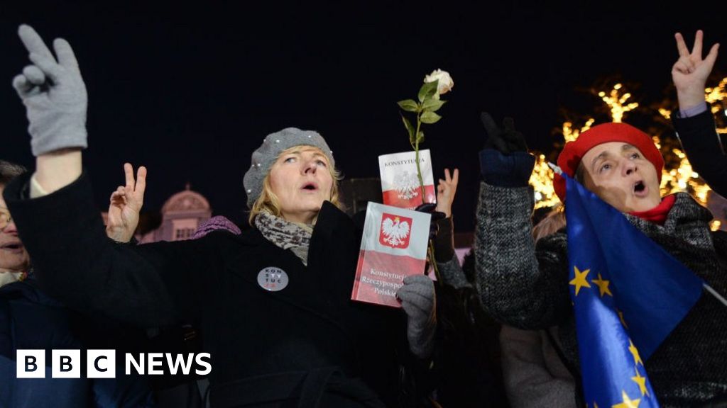 Poland lower house approves controversial judges law thumbnail