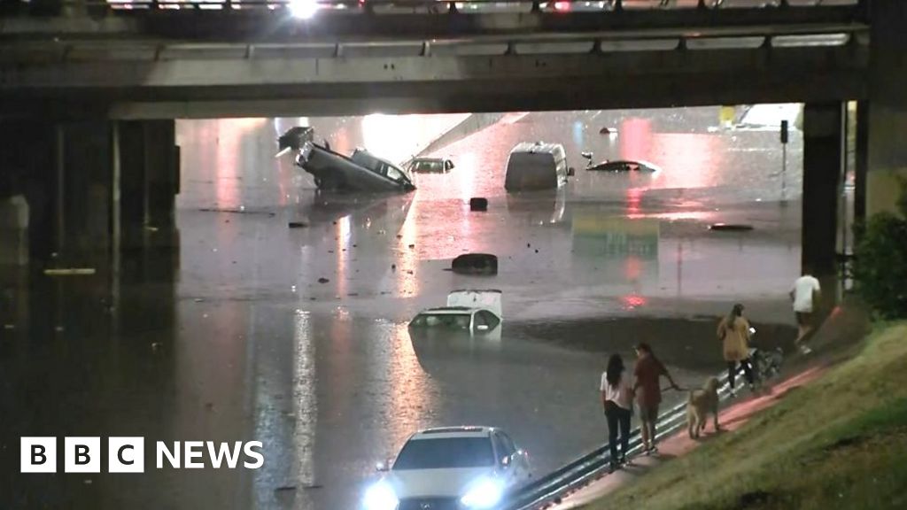 Texas flash floods leaves cars almost underwater