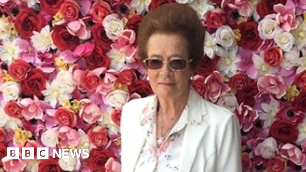 Eileen Style Queen The 80 Year Old Instagram Influencer Bbc News 6872