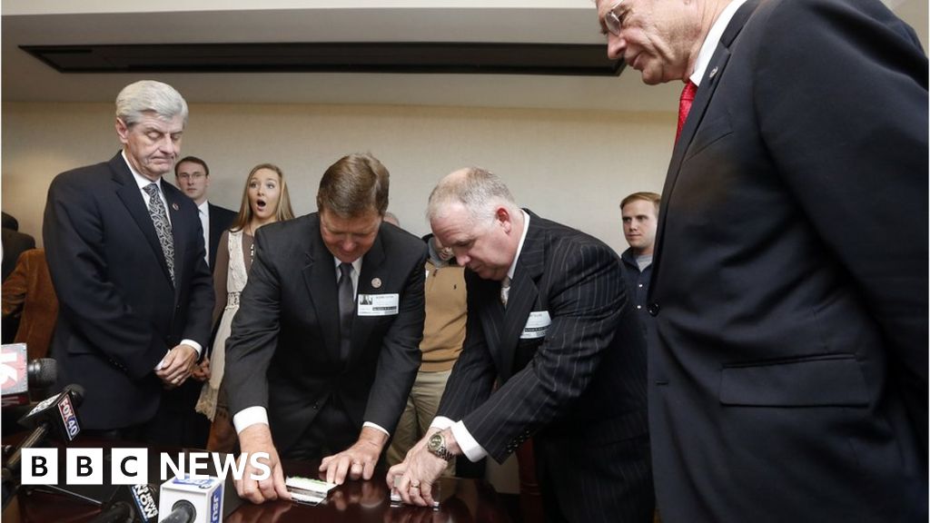 Mississippi state election settled by 'drawing straws' BBC News