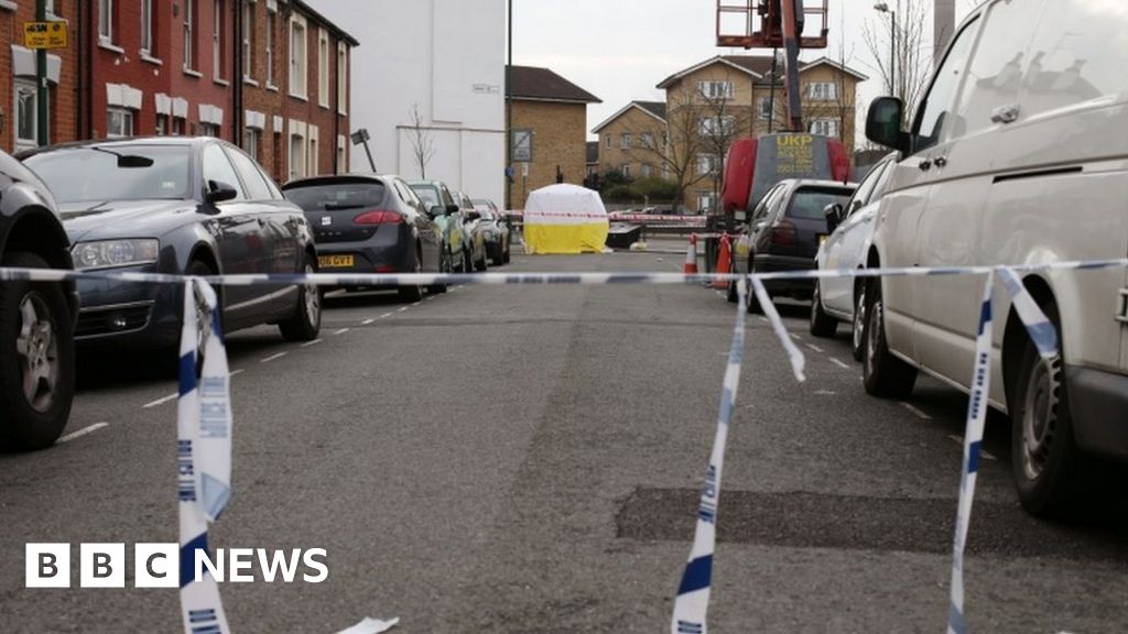 Harlesden shooting: Murder was 'mistaken identity' - BBC News