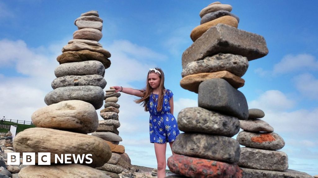 Beaches 'spoiled': Should rock stacking be banned? - BBC News