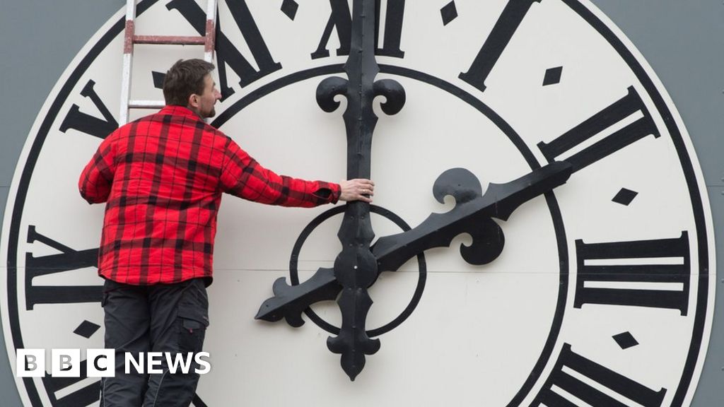 EU backs scrapping clock changes