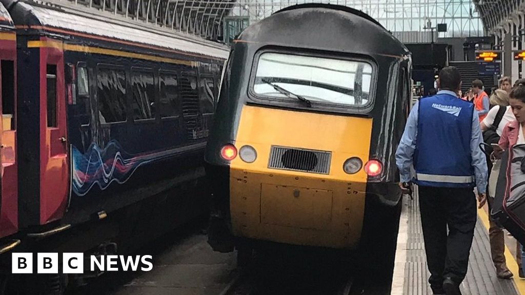 Train Derails As It Departs London Paddington Station Bbc News 