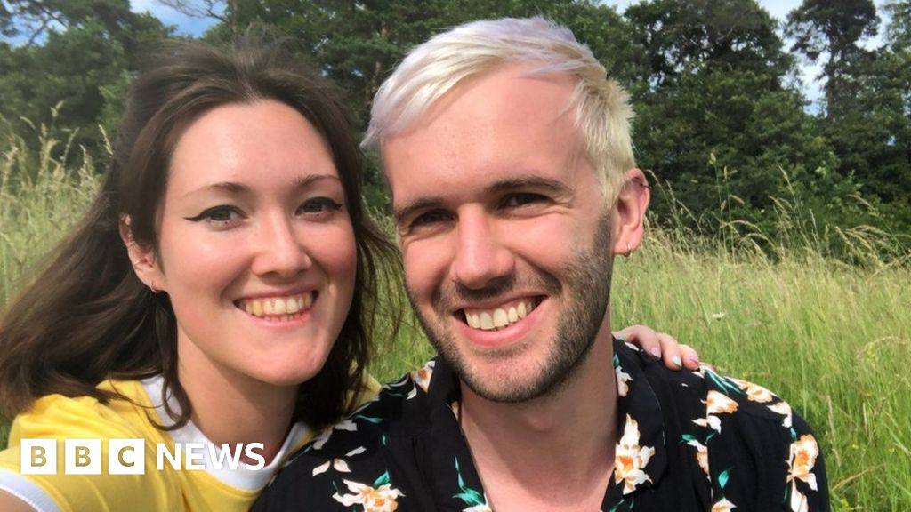 Hemel Hempstead Couple Propose To Each Other At Same Time Bbc News 0022