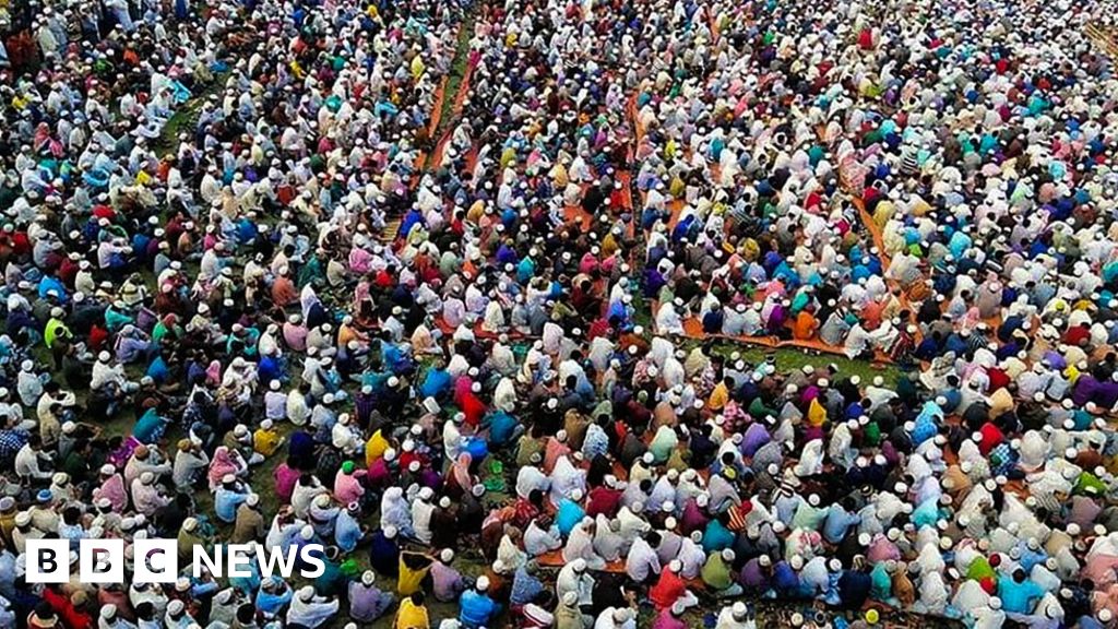 Coronavirus: Bangladesh mass prayer event prompts alarm thumbnail