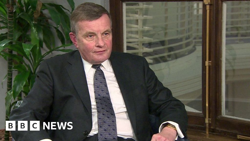 David Jones: Former Welsh secretary to retire at next election - BBC News