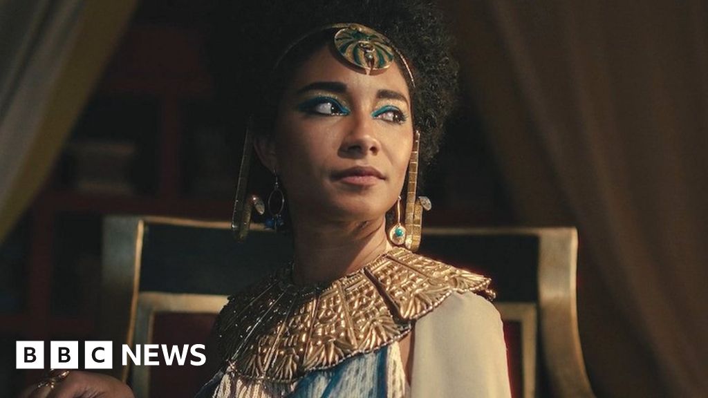 يشتكي المصريون من تصوير Netflix لكليوباترا باللون الأسود