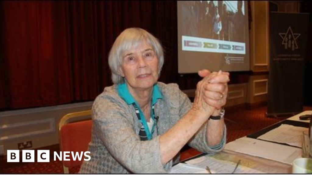 PMQs MPs applaud Holocaust campaigner Kitty Hart Moxon BBC News