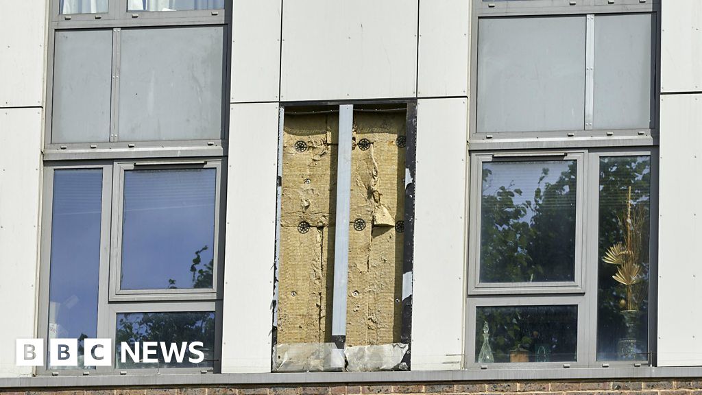 Cladding checks: 'This is a national emergency' - BBC News