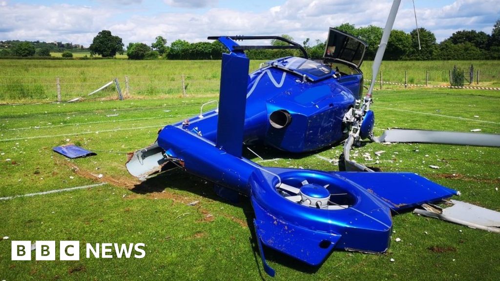 Four People Escape Crashed Helicopter In Oxfordshire 7673