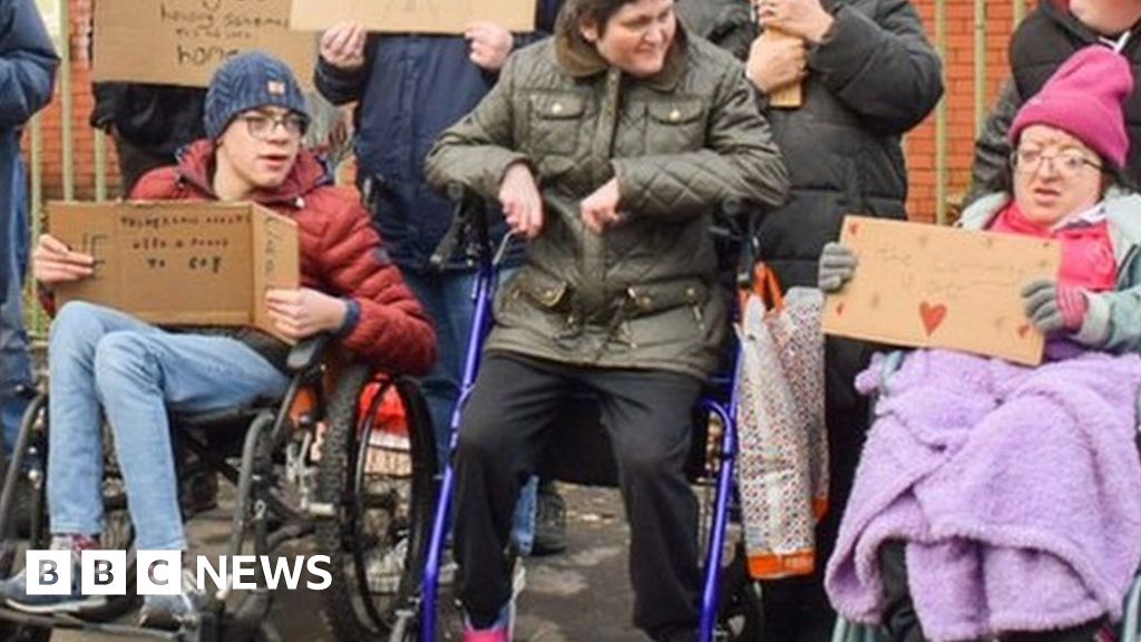 Abergavenny Council 'wrong' on day centre closure plan BBC News
