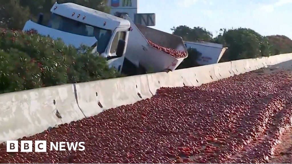 Tomato truck crash causes huge mess on California highway