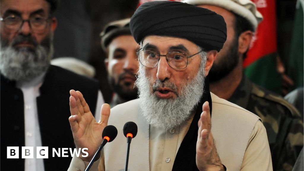 Afghan warlord Hekmatyar returns to Kabul after peace deal - BBC News