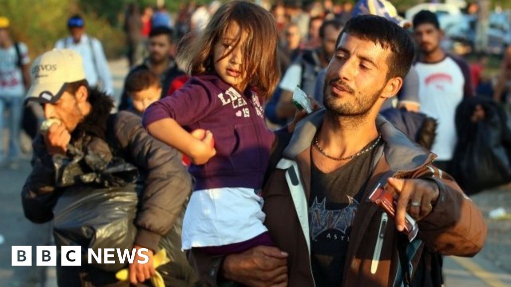 Emergency talks on refugee crisis - BBC News