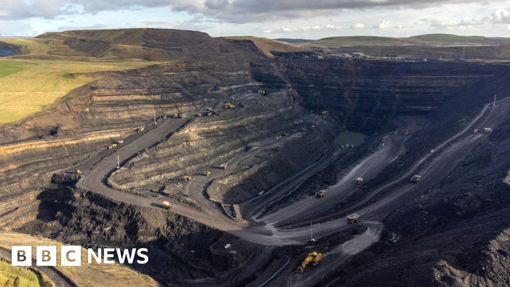 Coal: UK's last opencast mine shuts after legal row