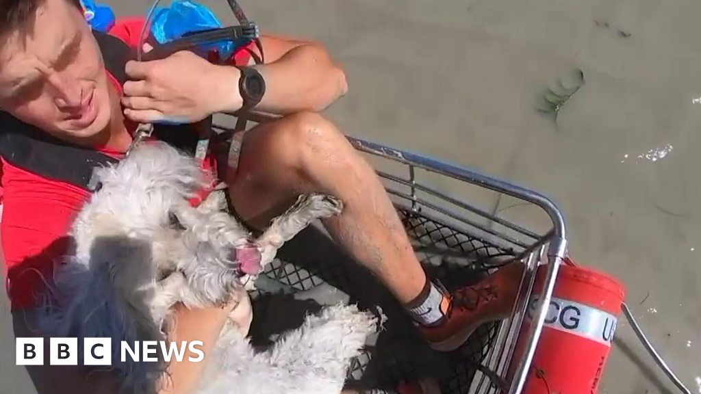 US Coast Guard airlifts residents out of Sanibel Island