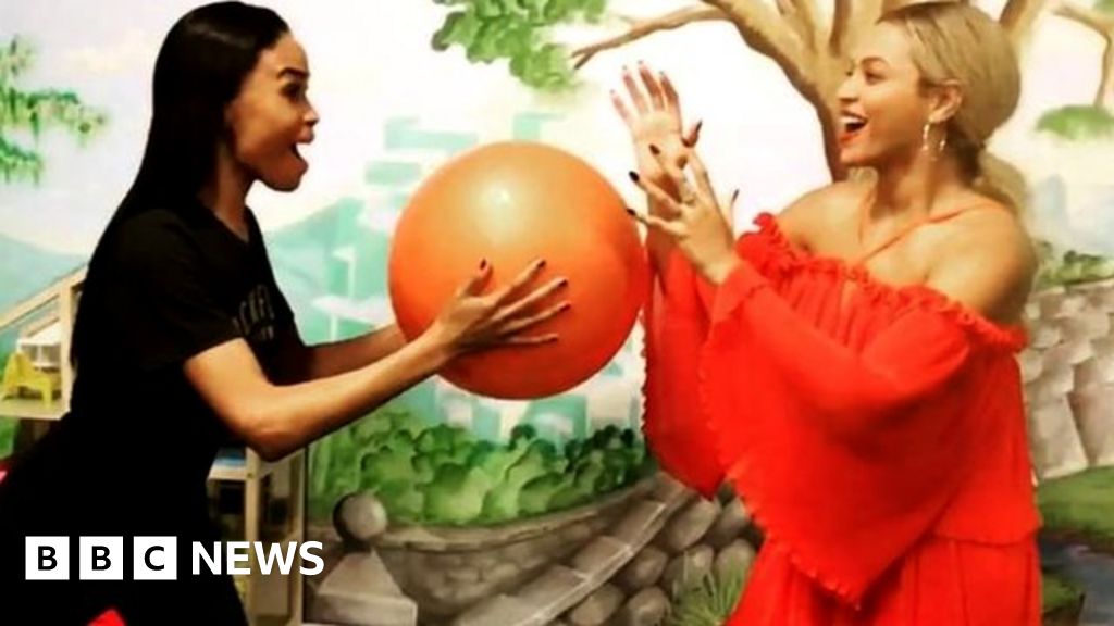 Meet the teenagers behind Mannequin Challenge madness - BBC News