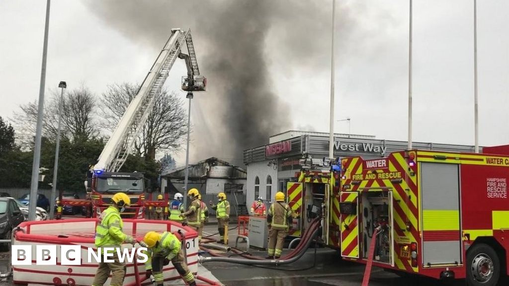 People evacuated as fire destroys Southampton workshop