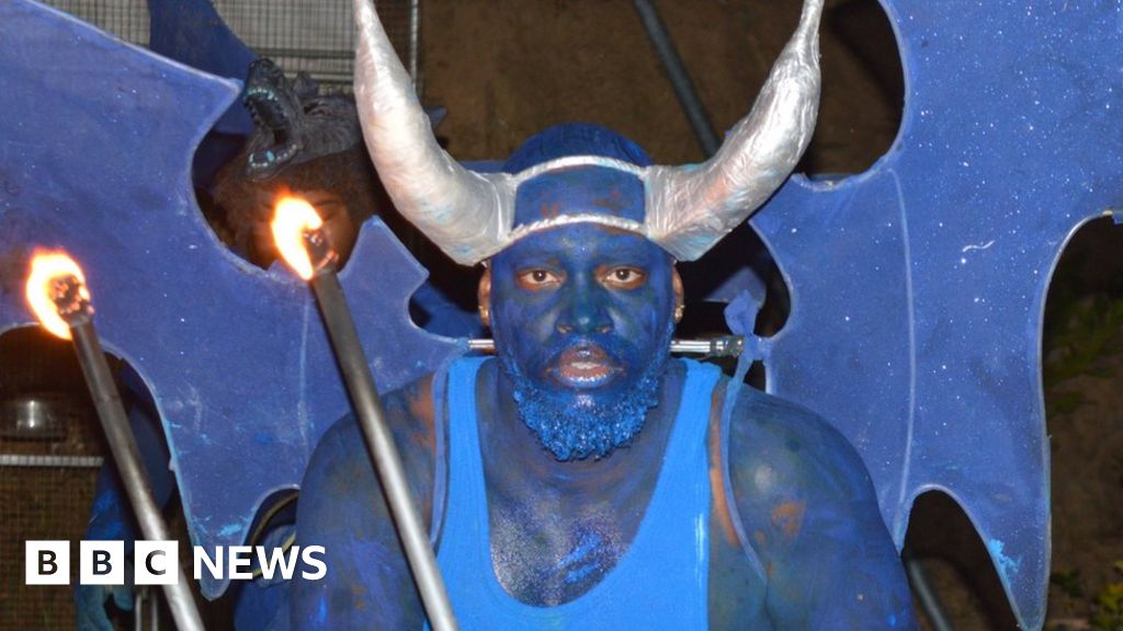 Карнавал в Тринидад и Тобаго: Сините дяволи вдъхват огън в събитието